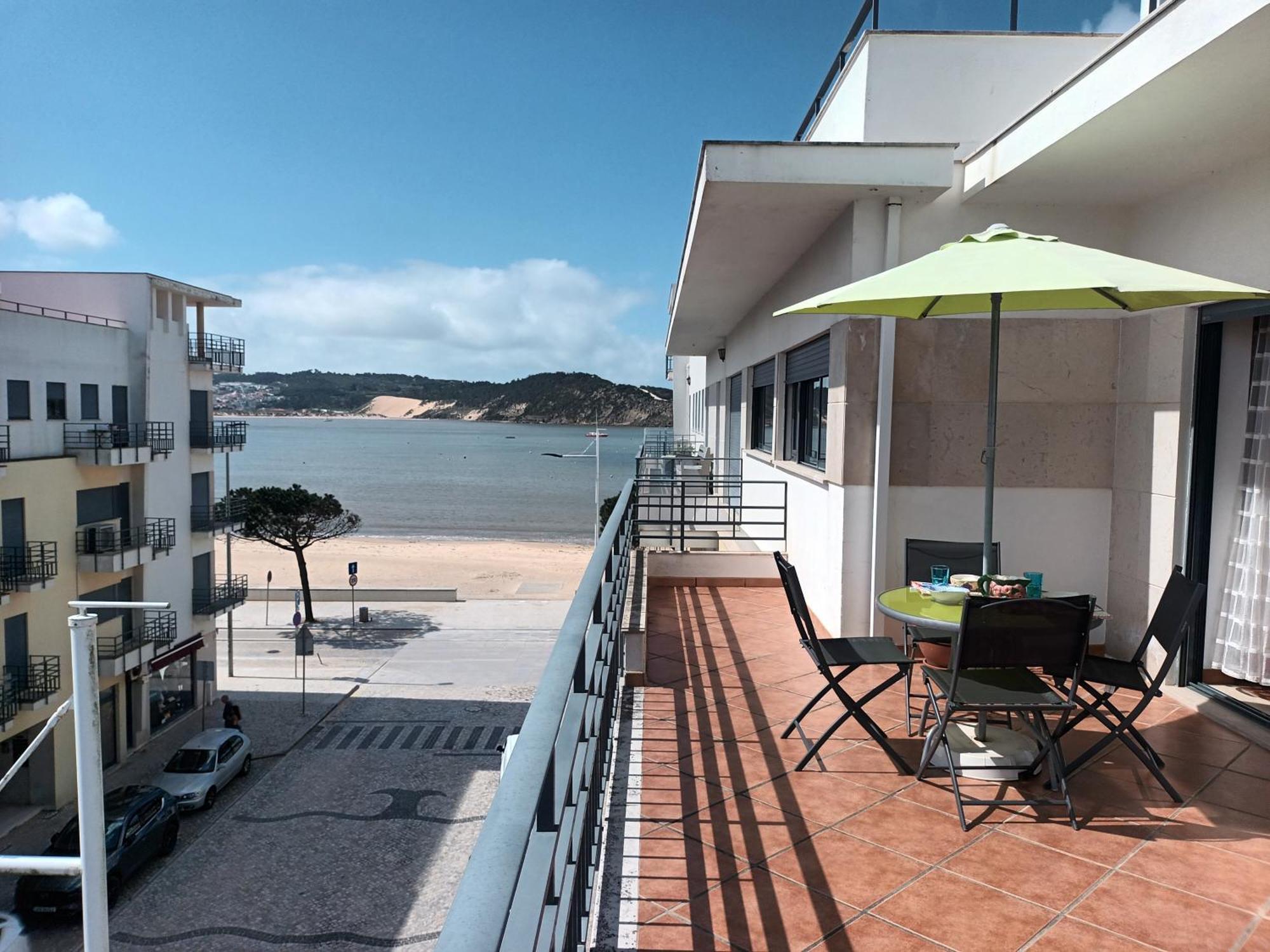 Terraço da Baía São Martinho do Porto Exterior foto